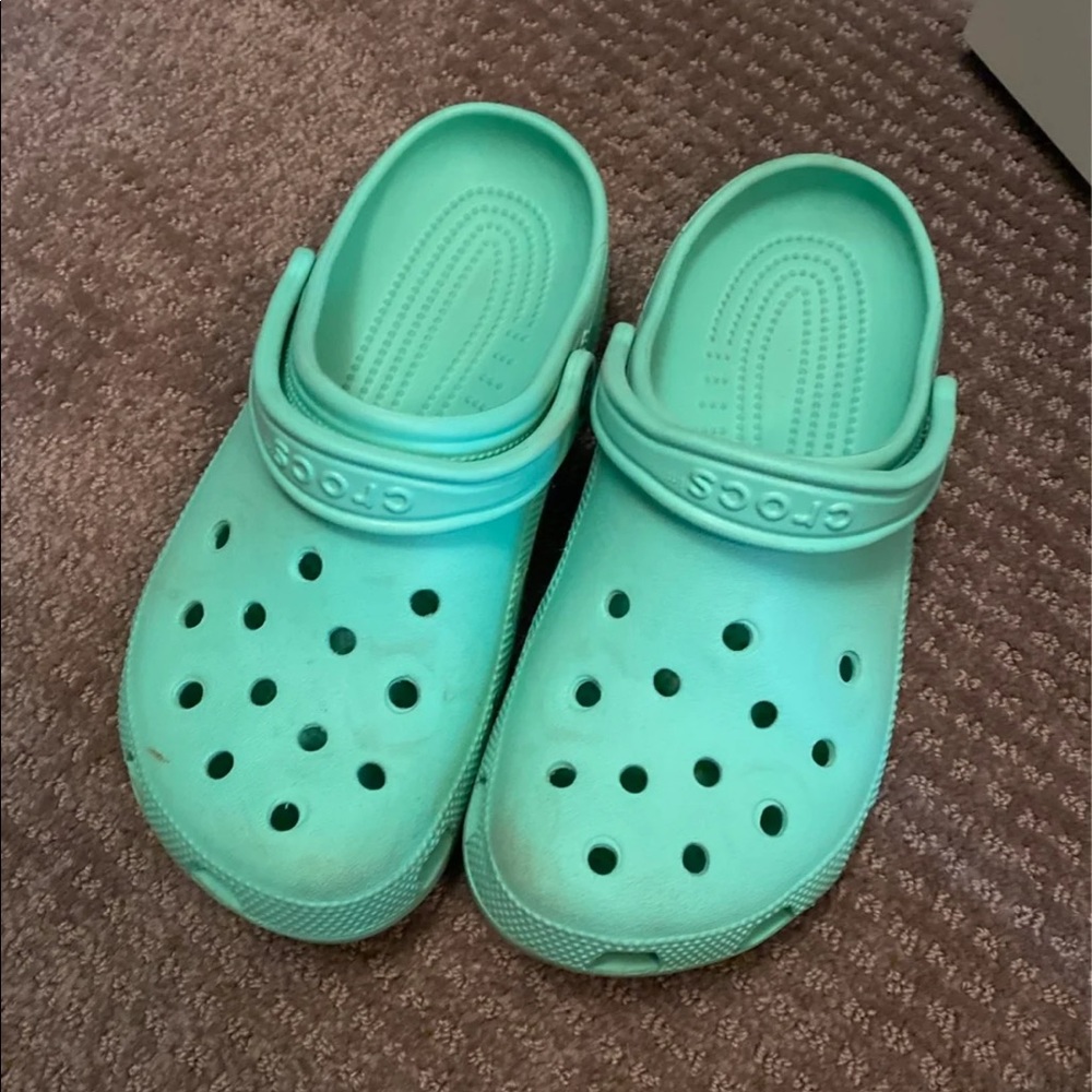 Size 9 Crocs